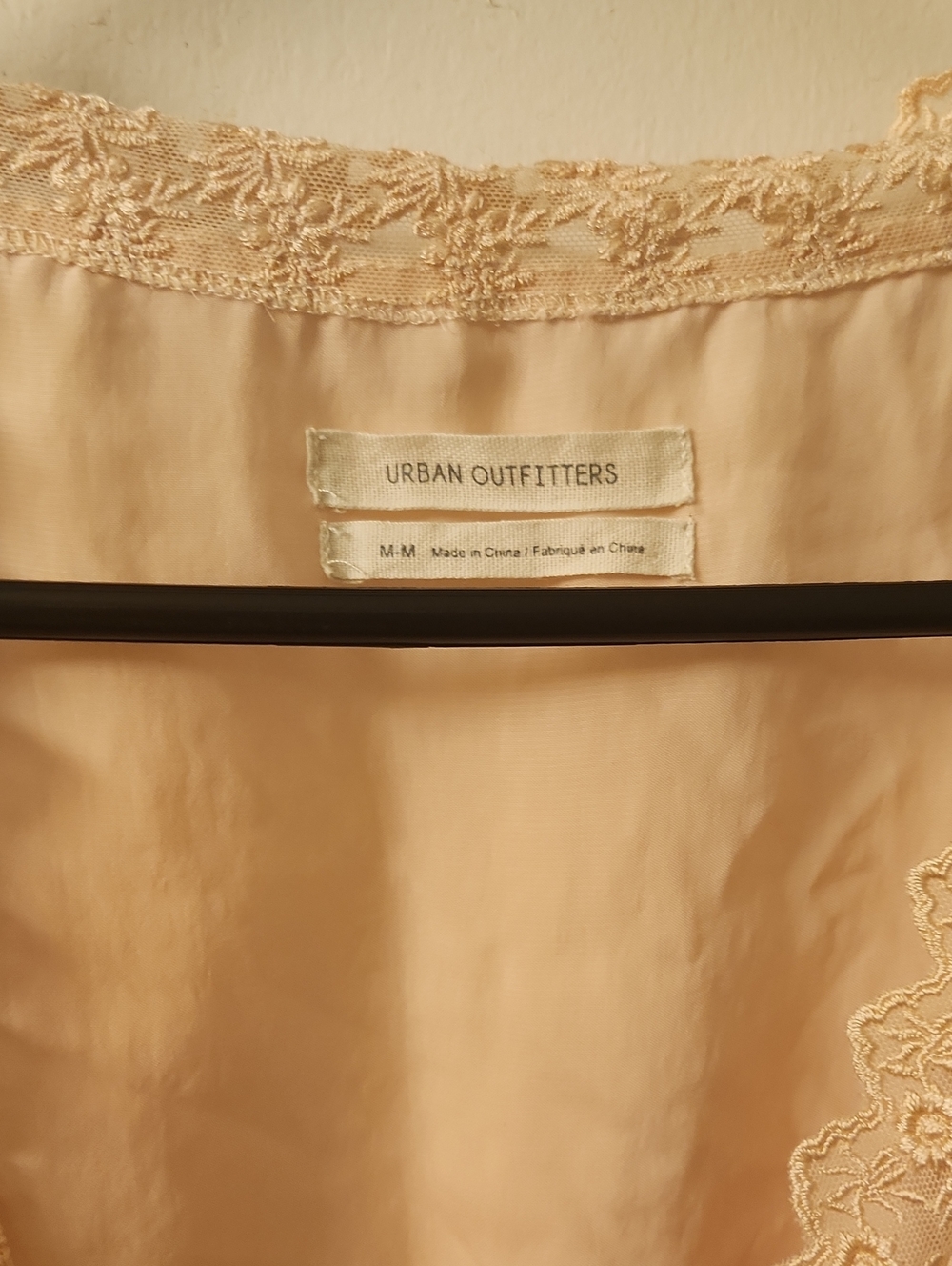 Urban Outfitters Blush Lace-Trim Puff Sleeve Top - Picture 4 of 9
